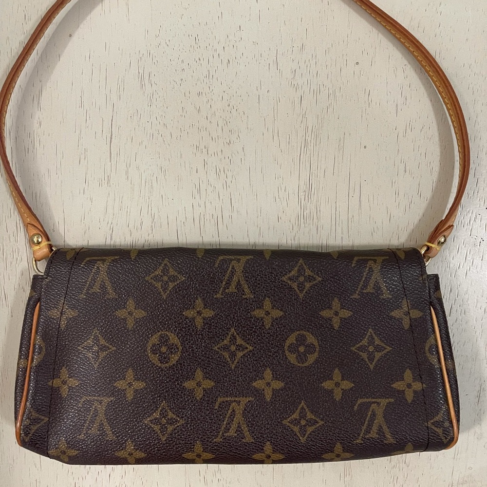 Authentic Louis Vuitton Monogram Beverly Pochette - Picture 7 of 15